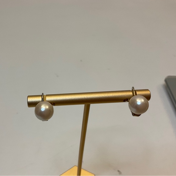 Trifari pearl earring